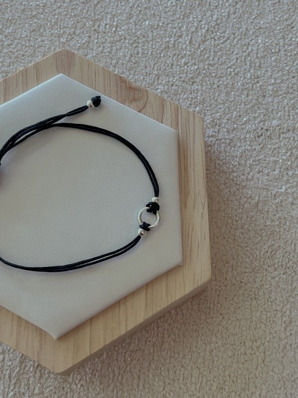 Producto - Pulsera de hilo y círculo mini