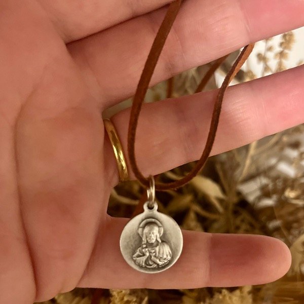 Producto - Medalla a elección con collar gamuza