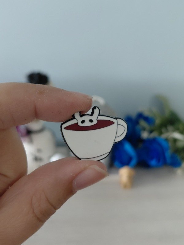 Producto - Pin metalizado - Hollow Knight #0679