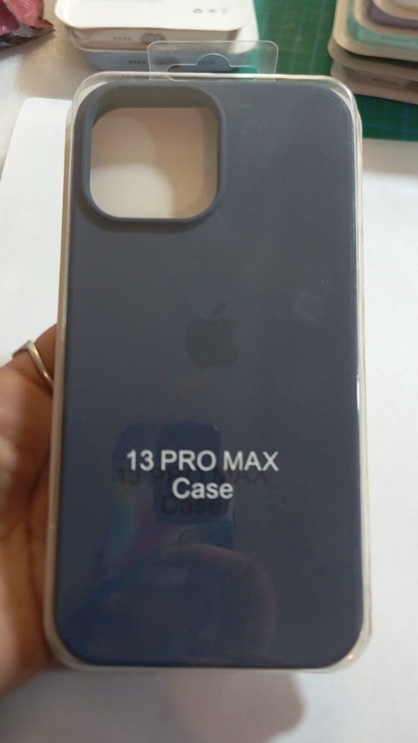 Producto - Funda Silicone Case Negro Logo para iPhone 13 Pro Max