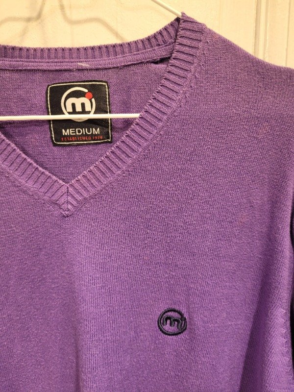 Producto - Sweater MISTRAL violeta escote en v Talle M - PRECIO: 49X - 2