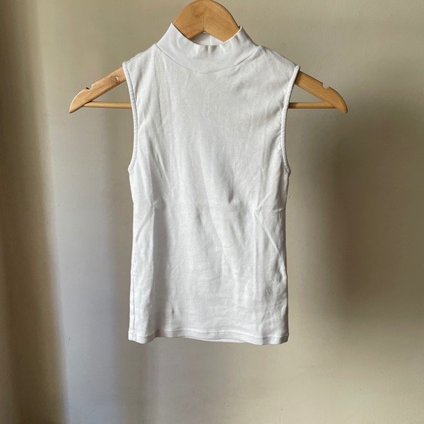 Producto - Musculosa semi polera Ay not dead nueva con etiqueta