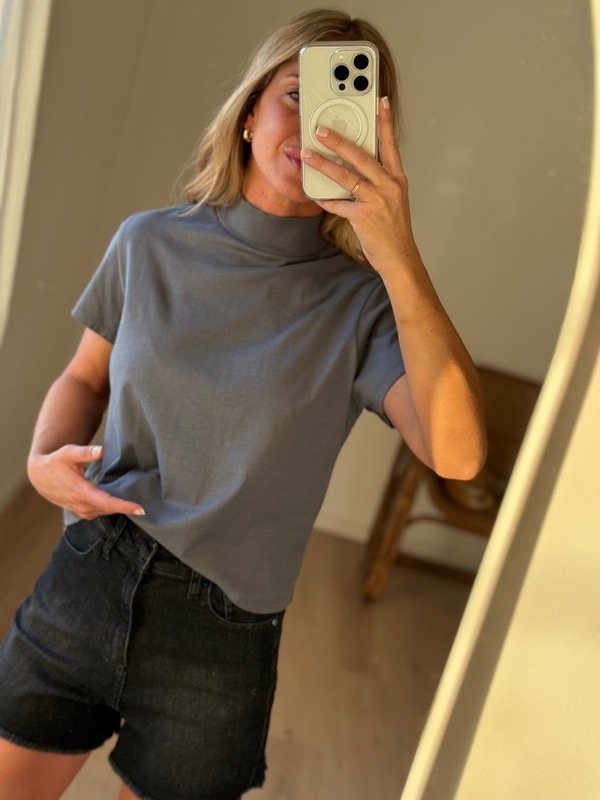 Producto - REMERA CUELLO ALTO