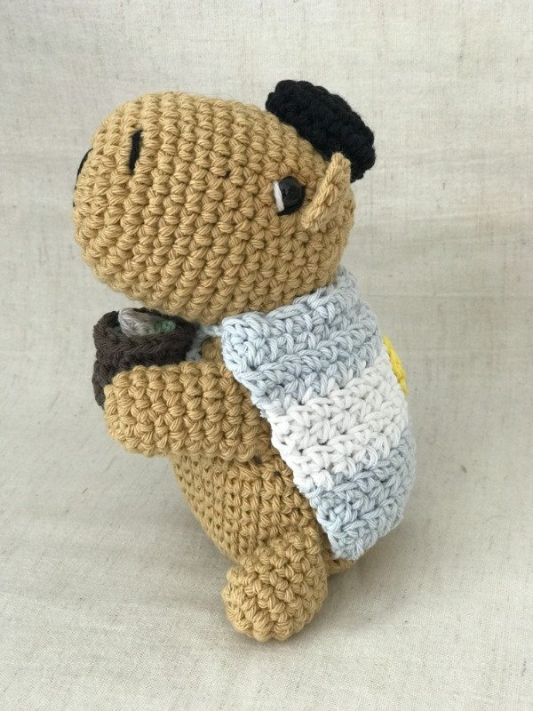 Producto - Amigurumi Carpincho con Bandera Argentina y Mate