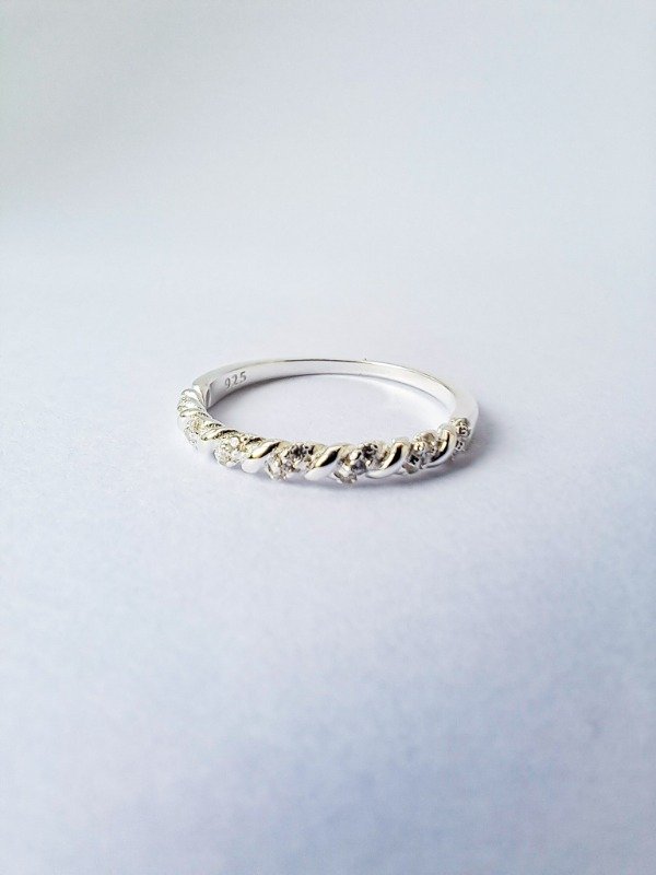 Producto - Anillo Medio Torzado y Brillo