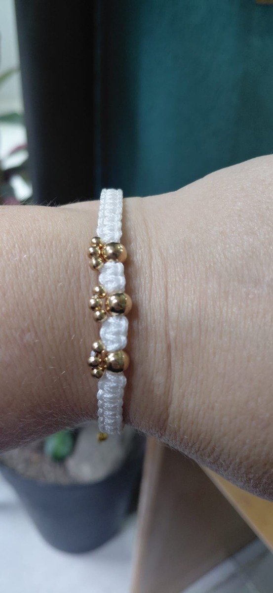 Producto - PULSERA EN MACRAME HUELLITAS