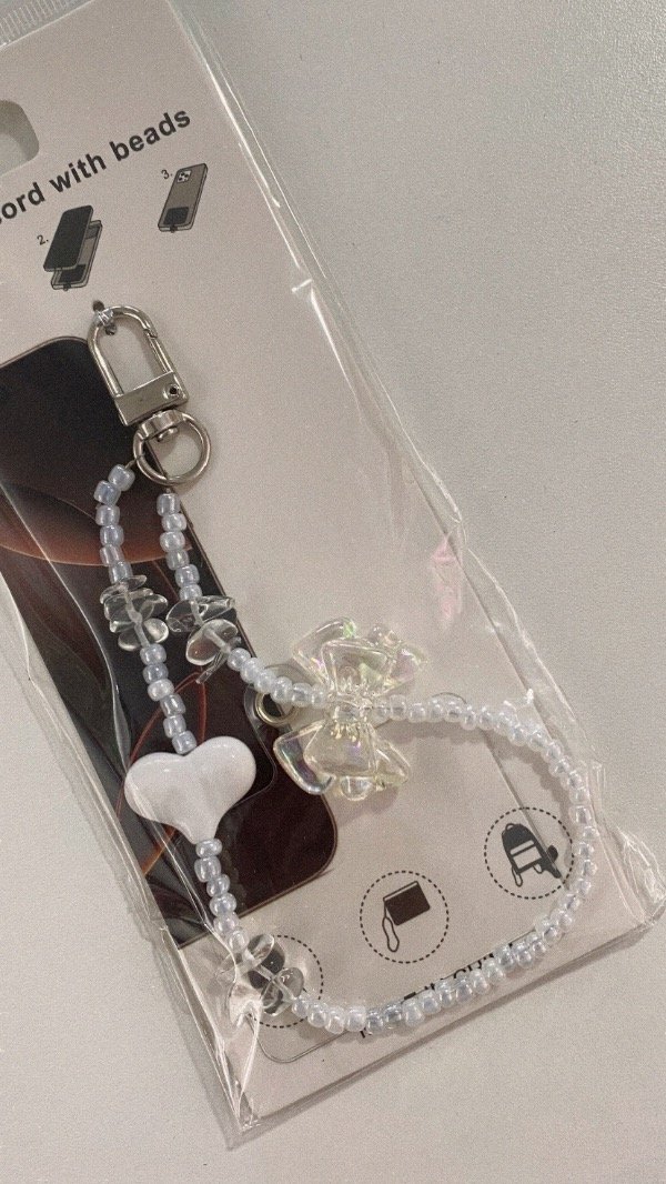 Producto - Strap phone o llavero Pearl. Moño y corazón