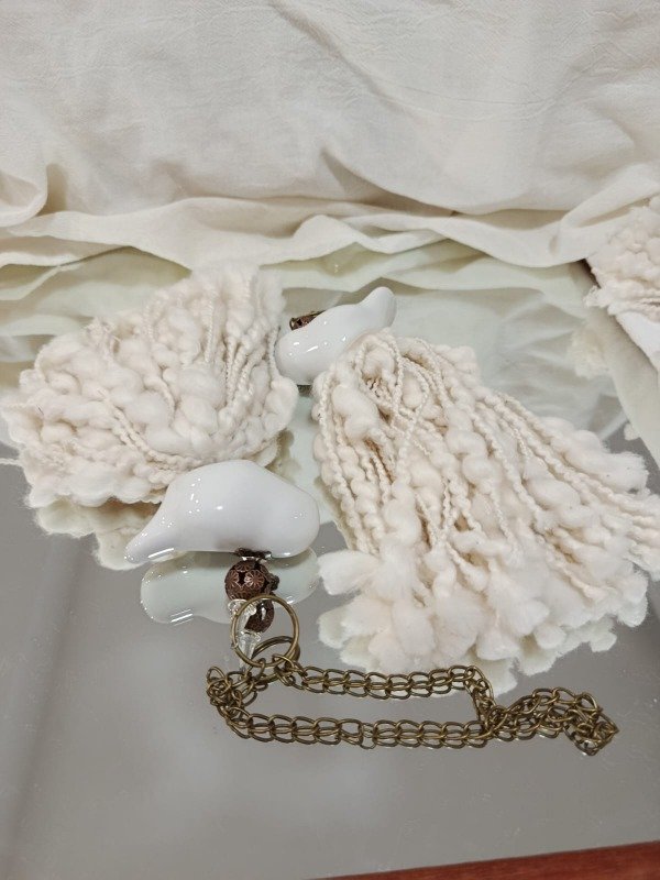 Producto - Borlas pajarito blanco