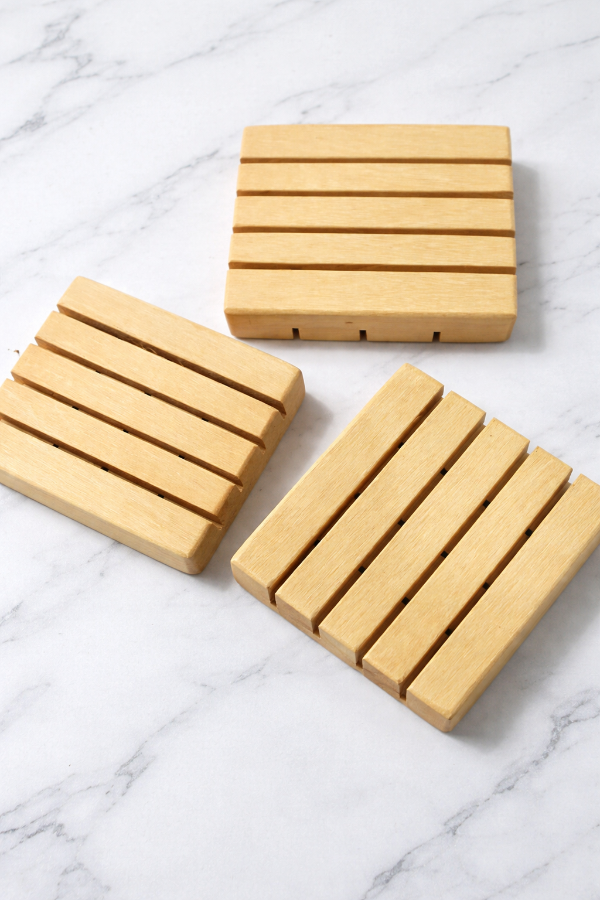 Producto - Jabonera madera loro blanco impermeabilizada