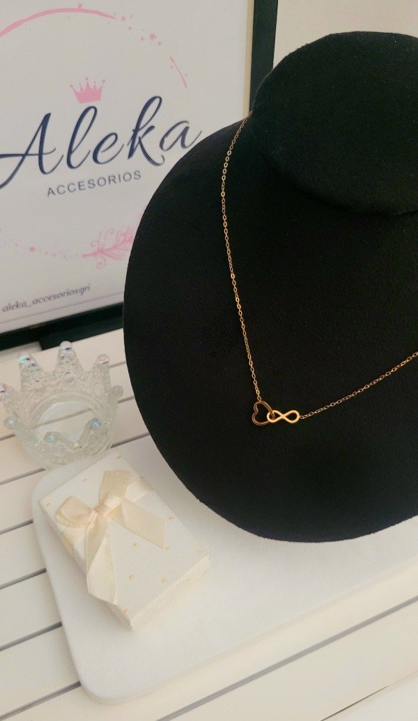 Producto - Collar infinito de acero dorado