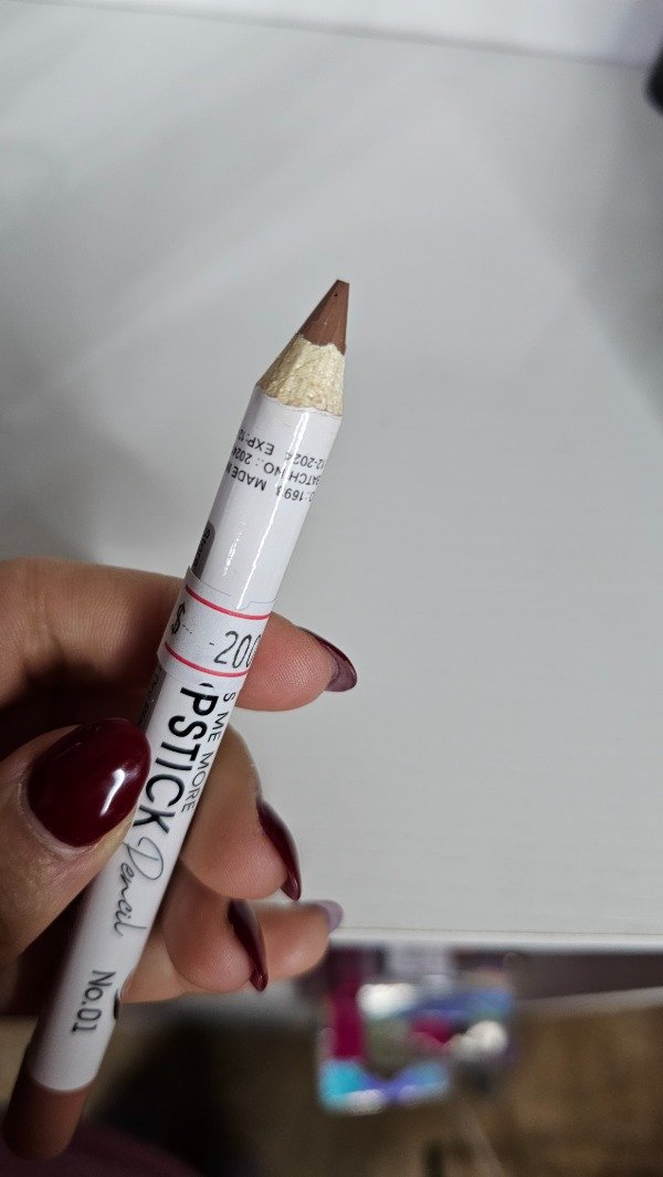 Producto - DELINEADOR DE LABIOS 01