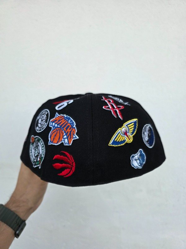 New era 59fifty black nba all over multi-patch talla 7 1/4 — imagen 5