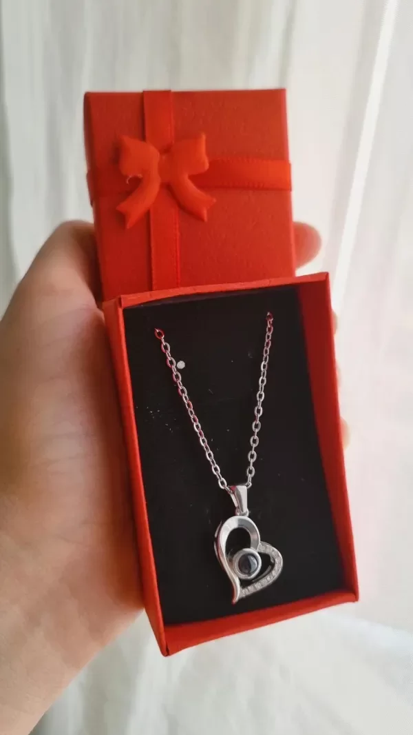 Producto - Cajita + corazon te amo en 100 idiomas de costado