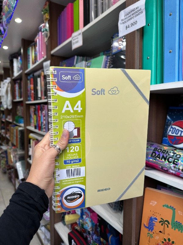 Producto - Cuaderno A4 Soft Crema Cuadriculado CON CARPETA
