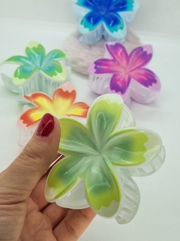 Producto - Broche plastico flor hawaii color floreado