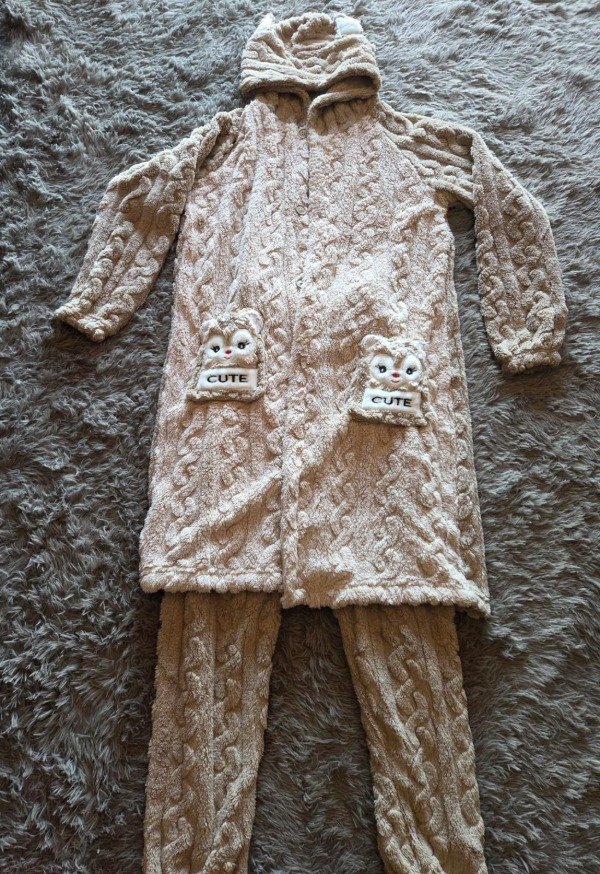 Producto - (2 PIEZAS) Conjunto Polar Soft con Capucha y Botones Beige