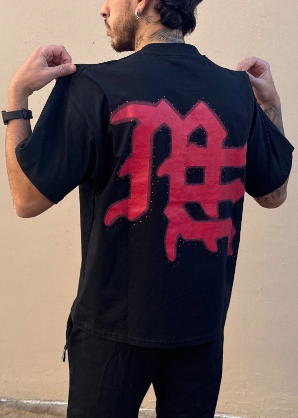 Producto - Remera Mixed Emotion Never Negra y Roja - 1