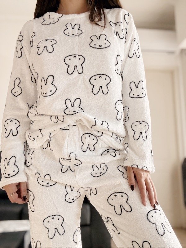 Producto - Pijama blanco conejos
