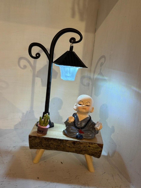 Producto - Buda gris con farol (Efectivo: 17.200 )