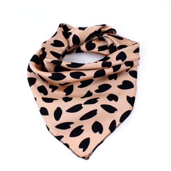 Producto - pañuelo Dalmatian (camel)