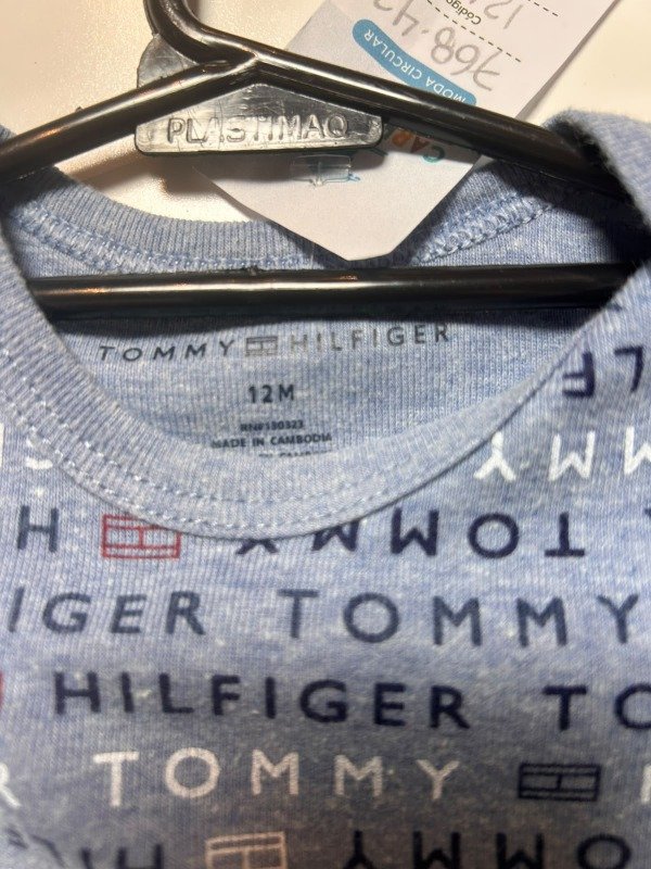 Producto - Body celeste con inscripcion Tommy Hilfiger 12 Meses (Nuevo) - 3