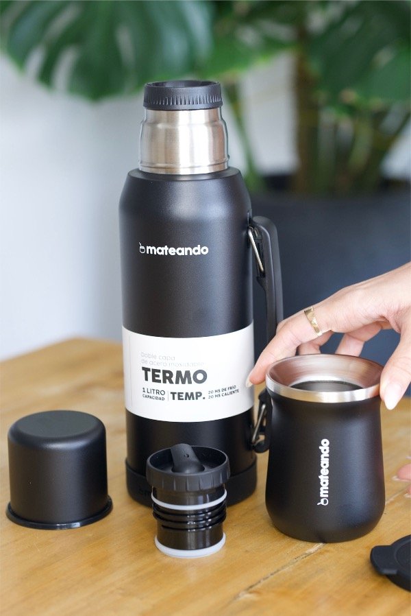 Producto - KIT MATERO MATEANDO - Termo 1 L Mate Negro c/ Bombilla - 1