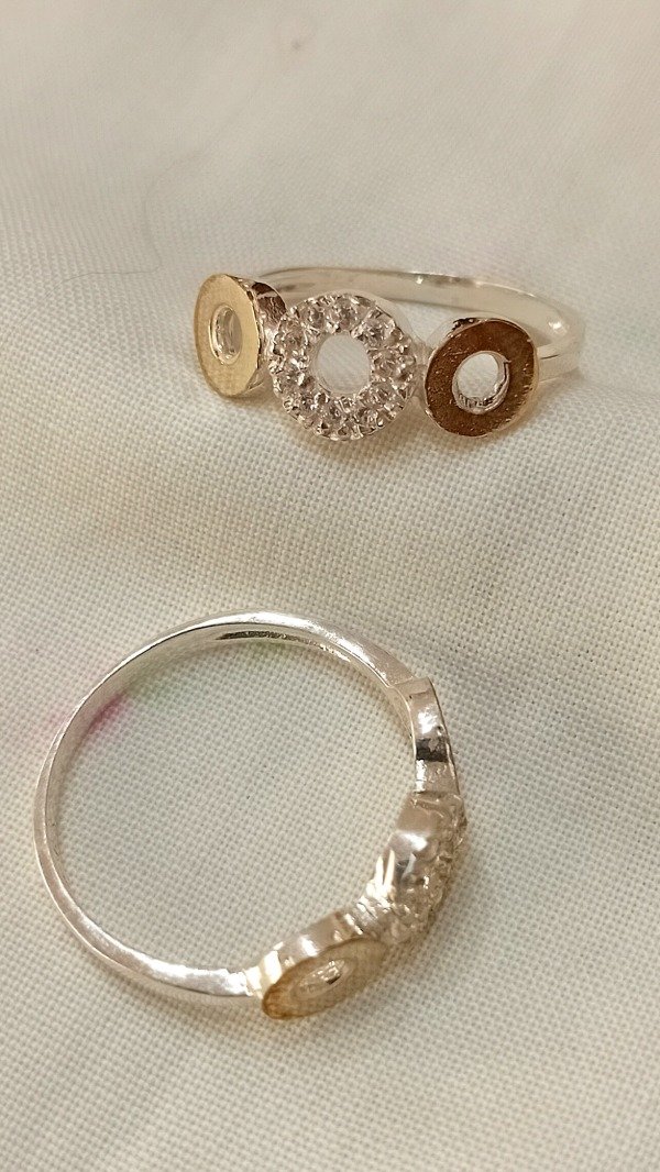 Producto - Anillo de Plata y oro 3 circulos 2 de oro 1 de cubics