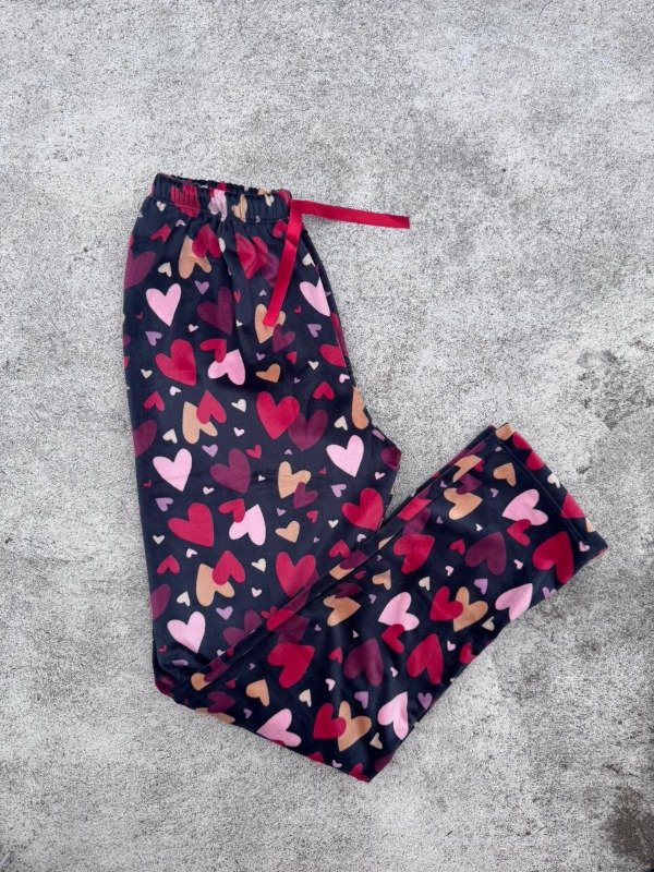 Producto - Pantalon Plush NEgro con Corazones
