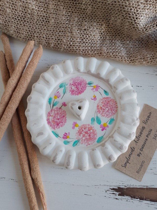Producto - Portasahumerio de yeso con flores pintadas