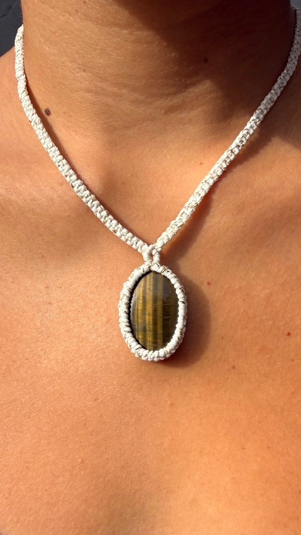 Producto - Collar Amuleto Ojo de Tigre Dorado - Manifestación