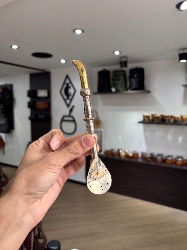Producto - BOMBILLON PICO LORO PALA ANCHA CALADO ARTESANAL - 0