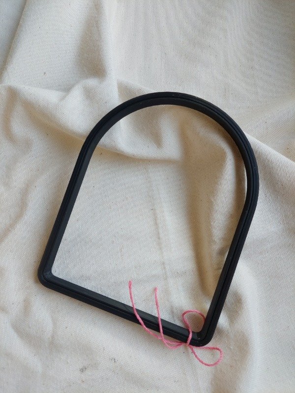 Producto - Marco - Cuadro para bordados. Medio Arco 15 x 11cm