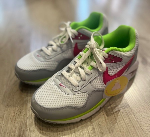 Producto - Zapatilla NIKE (38,5)