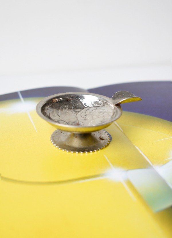 Producto - Antiguo y pequeño cenicero de metal