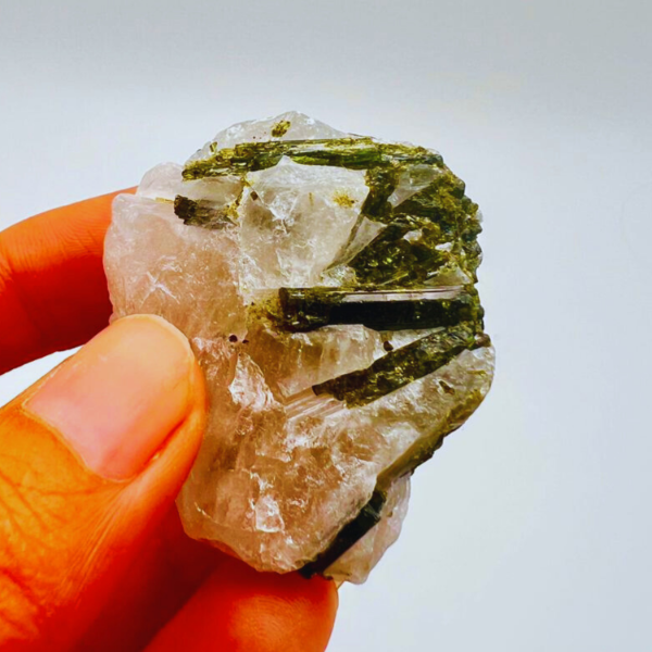 Producto - Cuarzo con turmalina verde 04