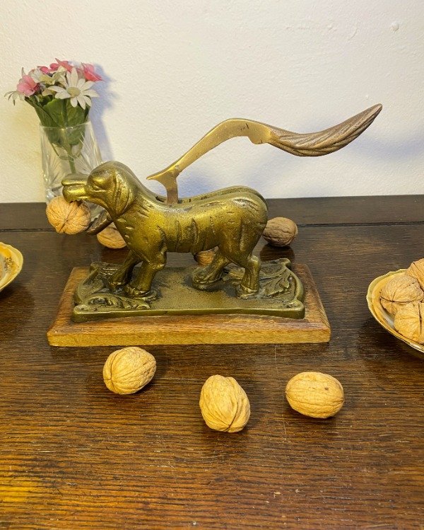 Producto - Perro Rompenueces De Bronce Antiguo