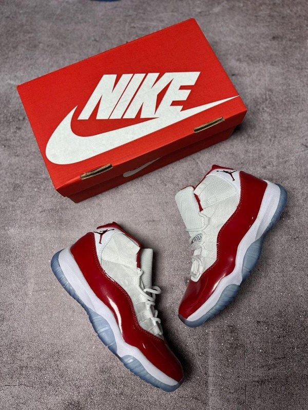 Producto - Jordan 11 Cherry
