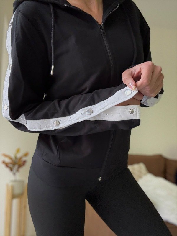 Producto - CAMPERA FOIL PLATEADO Y BROCHES - 2