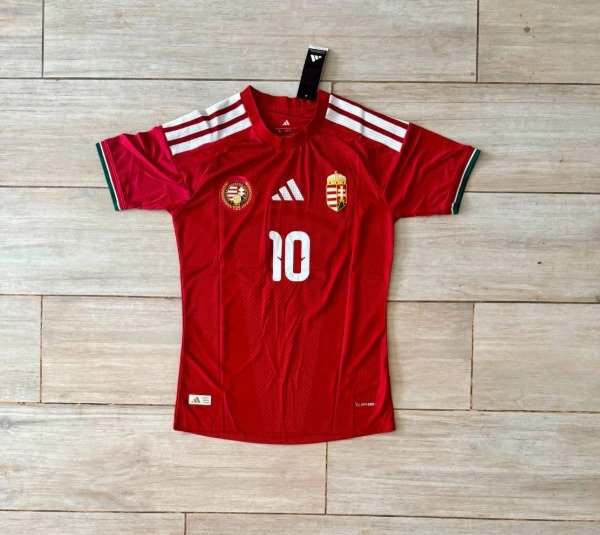 Producto - CAMISETA HUNGRÍA IMPORTADA TITULAR 2026 #10 SZOBOSZLAI - 0