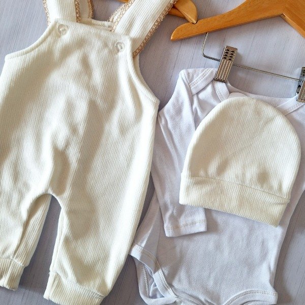 Producto - Ajuar Corduroy con Plush Crema