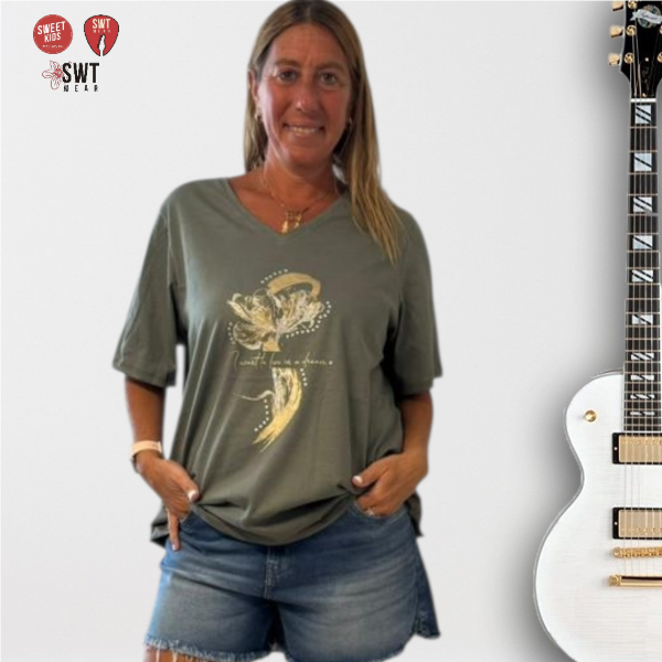 Producto - Remerón I WANT TO LIVE IN A DREAM BRILLOS Escote en V Algodón Oversized ANG