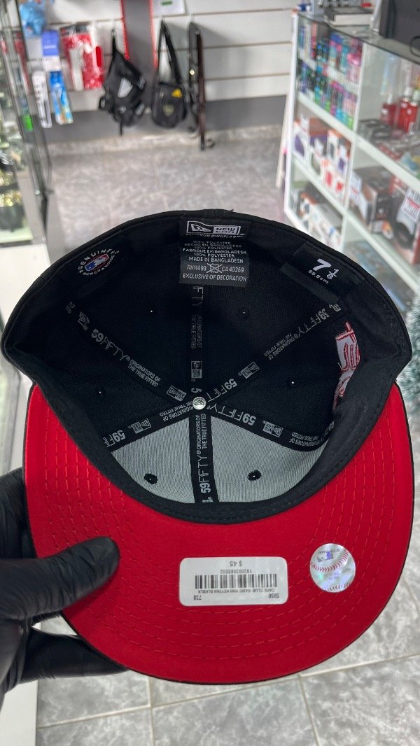 Producto - CAP CERRADA NEGRA PLANA NW CON ROJO 56.8cm - 3