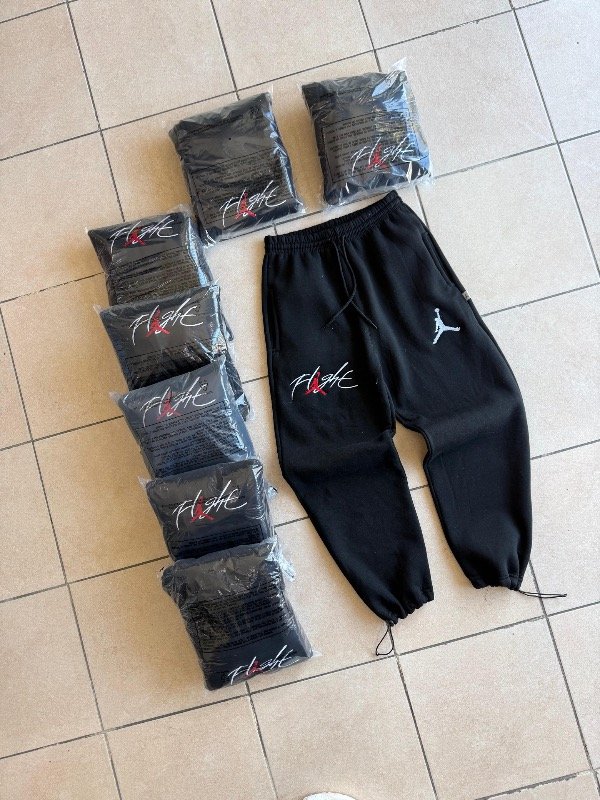 Producto - Joggins Jordan Flight bordado