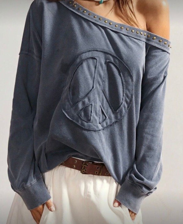 Producto - Buzo con cuello oblicuo con tallas