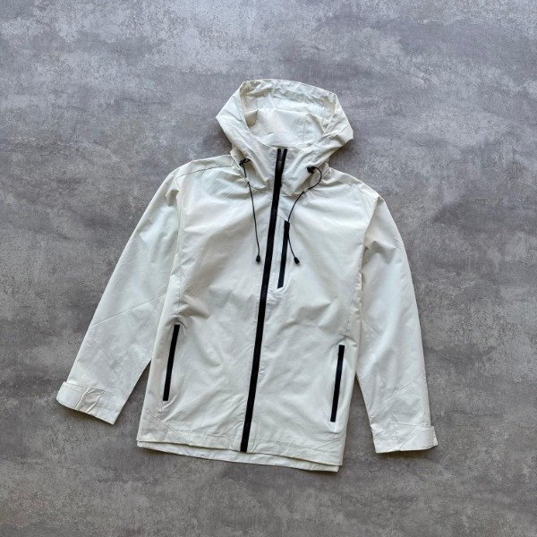 Producto - CAMPERA ROMPE VIENTO MANTECA