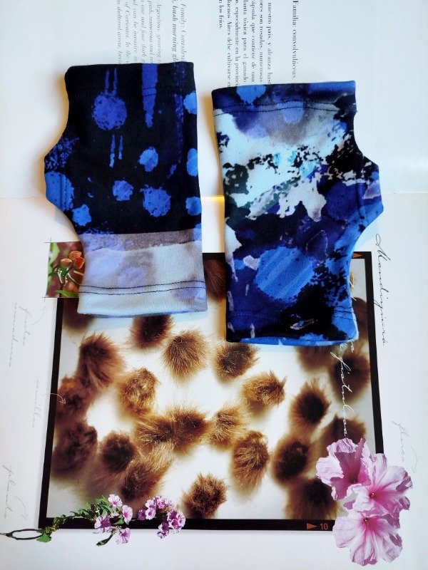 Producto - Mitones Emi -estampa Abstracta en azul-