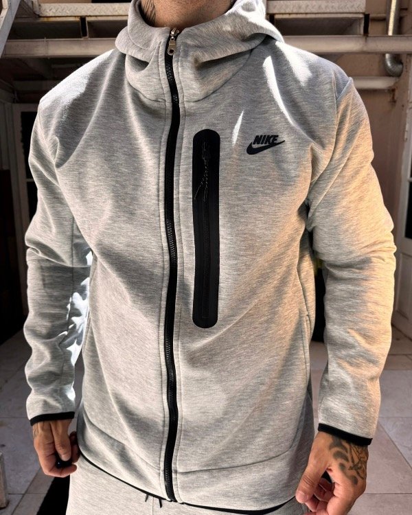 Producto - Campera Nike Tech Gris