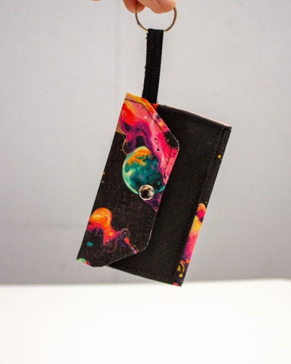 Producto - Tarjetero estampado galaxia