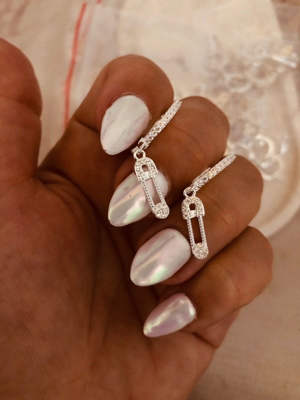 Producto - Huggies Alfileres Blanco micropave Plata 900 1199