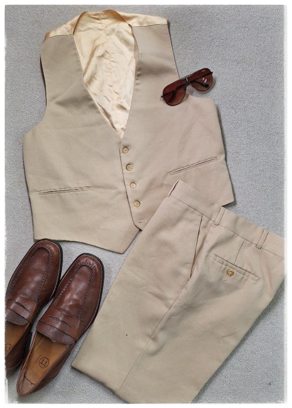 Producto - Conjunto chaleco y pantalón color caqui